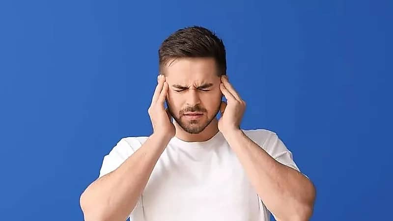 منها الفواكه والألبان.. أطعمة قد تخلصك من طنين الأذن