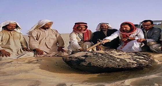 بالصور.. رحالة يكتشف نيزك " وبار " الذي ضرب المملكة قبل 400 عام