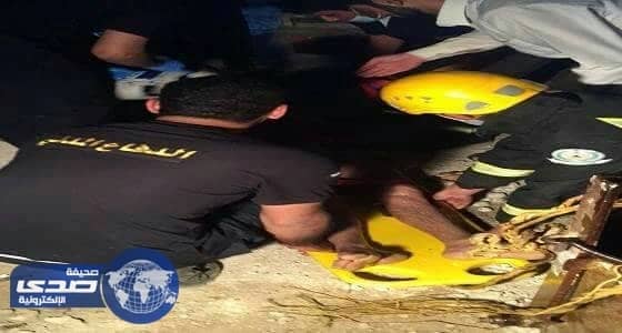 انقاذ شخص سقط في بئر مزرعة بحر يملاء