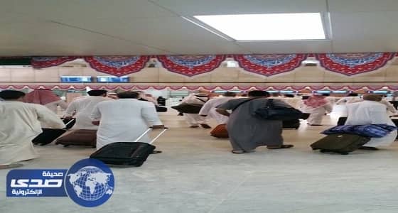 60 متعافياً من المخدرات بمنزل منتصف الطريق يؤدون مناسك العمرة