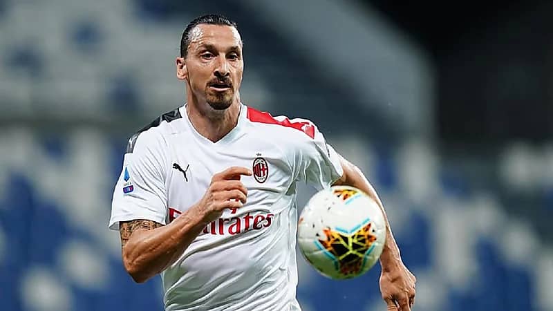 ميلان يجدّد عقد مهاجمه زلاتان إبراهيموفيتش