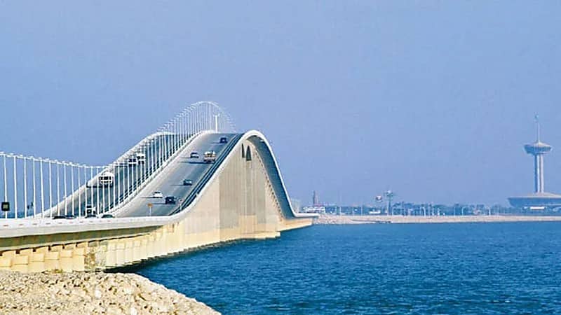 "جسر الملك فهد" يوضح اشتراطات سفر من هم دون 18 عامًا إلى البحرين