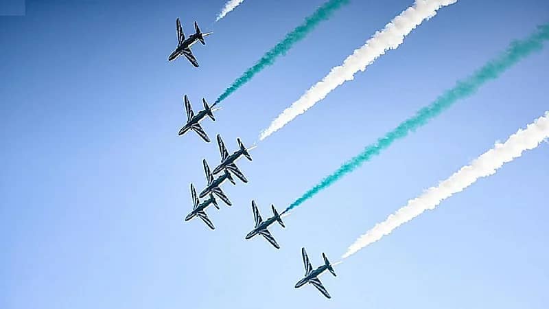 بالفيديو.. "الصقور السعودية" تزين سماء جدة ضمن فعاليات سباق الفورمولا 1