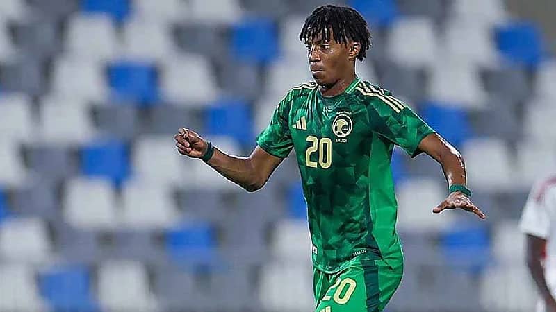 الأهلي يسعى لتجديد عقد فلاته