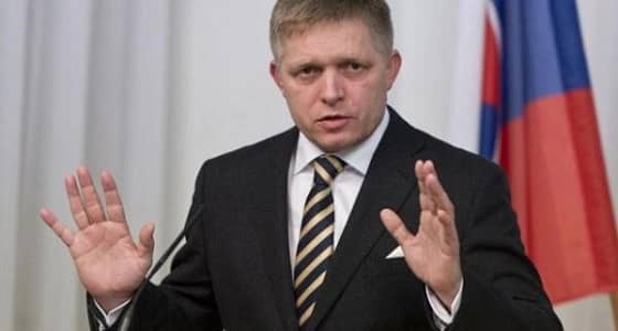 " رئيس وزراء سلوفاكيا " أحد عمال مصنع للسيارات