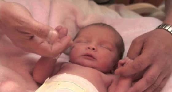 فلسطينية تضع مولودًا من زوجها المعتقل من 7 سنوات