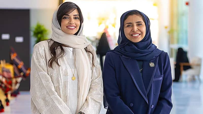 الأميرة ريم بنت الوليد بن طلال تزور معهد الفنون التقليدية .. صور