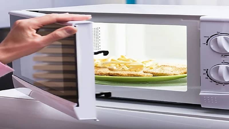 أشياء تجنب وضعها في الميكرويف