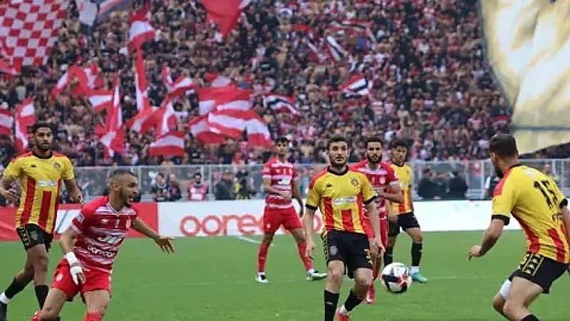 لاعب الإفريقي يثير الجدل بحركة مشينة .. فيديو