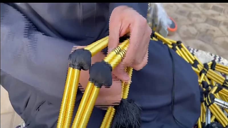 "العقال المقصب".. لباس ارتبط بملوك الدولة السعودية منذ نحو 3 قرون(فيديو)