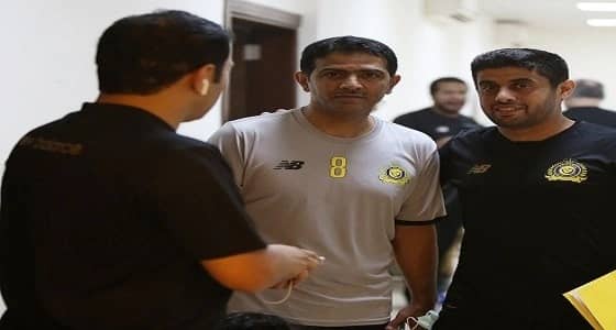 بالصور.. وصول الهريفي ونجوم العالمي لملعب الملز