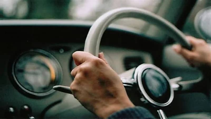 أسباب اهتزاز السيارة أثناء توقفها