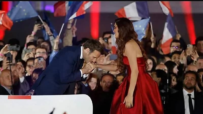 تقبيل ماكرون ليد فتاة مصرية يشعل مواقع التواصل