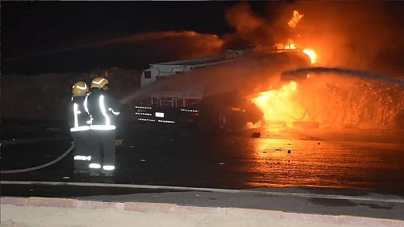 اندلاع ناقلة وقود بحي الحائر بالرياض