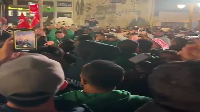 الجمهور السعودي يشعل الأجواء في المباركية استعدادًا لمواجهة اليمن في خليجي 26 .. فيديو