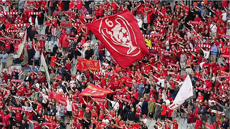 السلطات الفرنسية تحدد عدد جماهير ليفربول في مواجهة باريس سان جيرمان