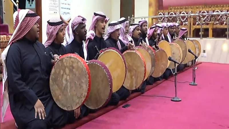 شاهد قصة فرقة شعبية في عنيزة عمرها نصف قرن