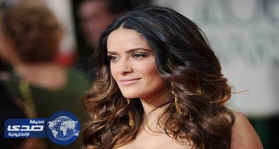 بالصور.. سلمى حايك تثير الجدل بملابسها