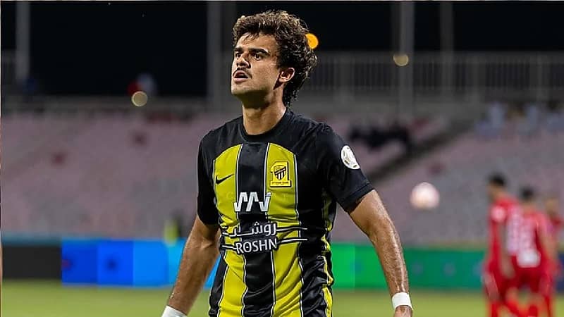 الاتحاد يضحي بـ 4 محترفين