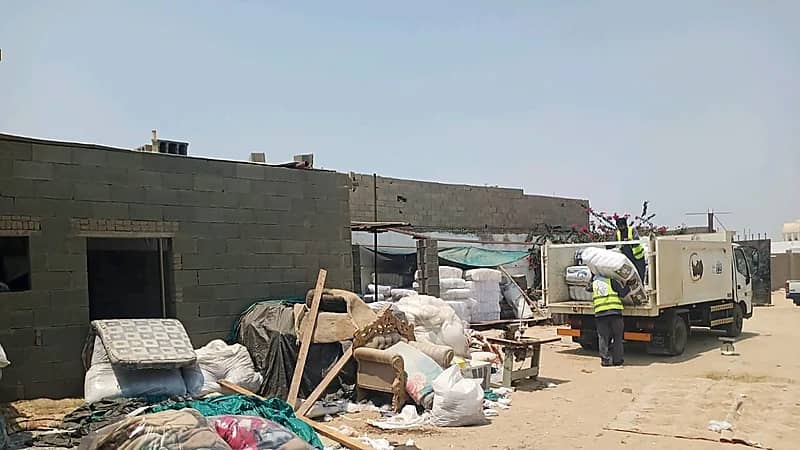 بالصور.. إغلاق مصنع لإنتاج و تدوير الإسفنج في جدة