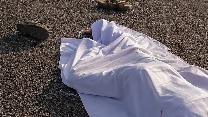 مصرع شاب ألقاه والده من الطابق الرابع لدفاعه عن والدته