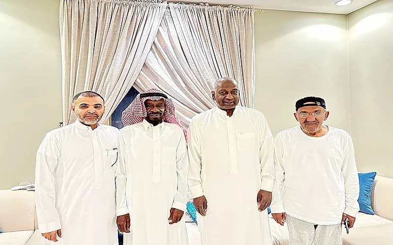 جمعية أصدقاء تحتفي بالدولي السابق مبارك الناصر بمناسبة منزله الجديد