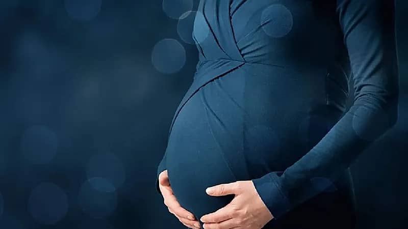 امرأة حامل تغرس مسماراً في رأسها لإنجاب مولود ذكر