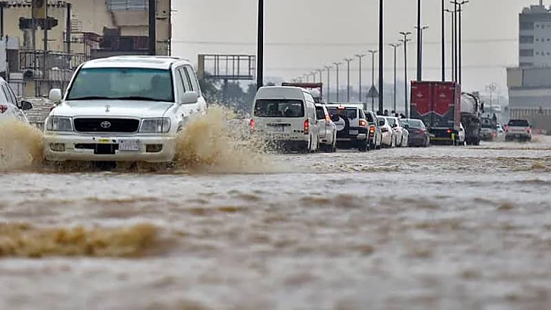 الأرصاد: تقلبات جوية وأمطار غزيرة من الجمعة وحتى الأحد.. فيديو
