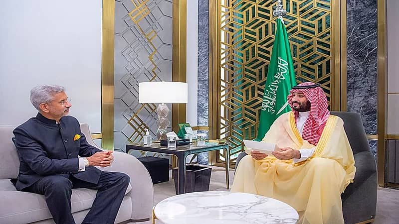 ولي العهد يتسلم رسالة خطية من رئيس وزراء الهند