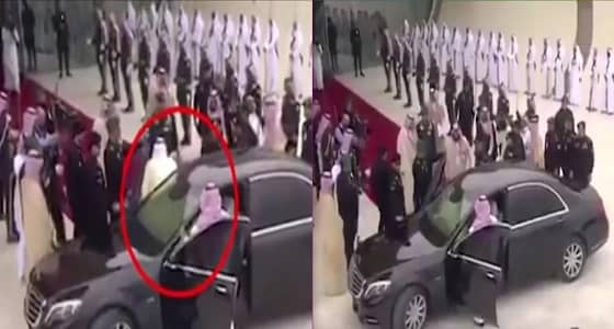 بالفيديو..لحظة تقبيل ولي العهد لقدم خادم الحرمين فور وصوله مقر انعقاد القمة