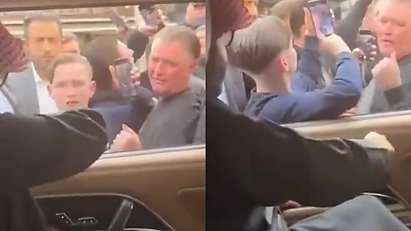 احتشاد جماهيري غفير حول آل الشيخ خلال حضوره النزال التاريخي بلندن .. فيديو