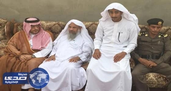 محافظ صامطة ينقل تعازي أمير جازان لأسرة الشهيد الرائد العامري