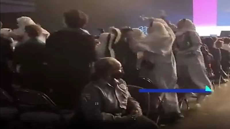 لحظة فرحة الطلاب السعوديين بحصد جوائز خاصة في المعرض الدولي آيسف 2023.. فيديو