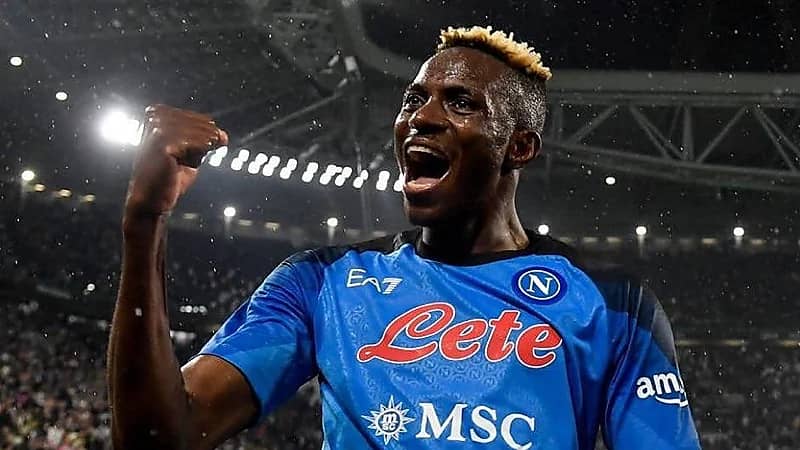 أوسيمين يقترب من تمديد عقده مع نابولي