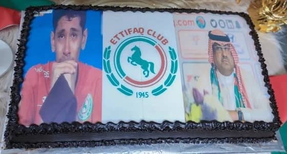 بالصور.. الاتفاق يقدم عضوية النادي وهدية للمشجع عبدالله الزهراني