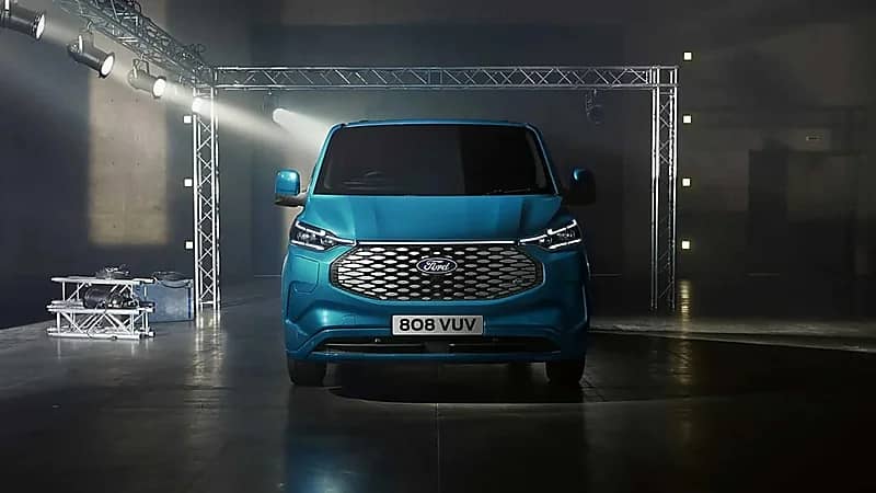 بالصور.. فورد تزيح الستار عن E-Transit Custom موديل 2024