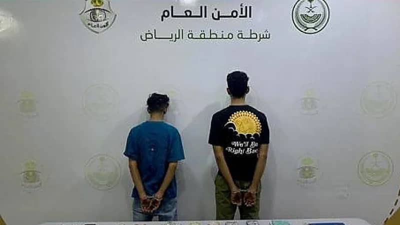 ضبط مواطنين لترويجهم مادتي الكوكايين والحشيش المخدرتين بالرياض