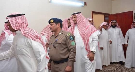 بالصور.. محافظ الليث المكلف ينقل تعازي القيادة لذوي الشهيد الشنبري