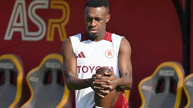 مدرب روما يُمازح سعود عبدالحميد .. فيديو