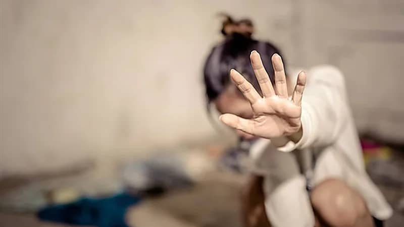 القبض على متهم بمحاولة هتك عرض طفلة على سلم عقار