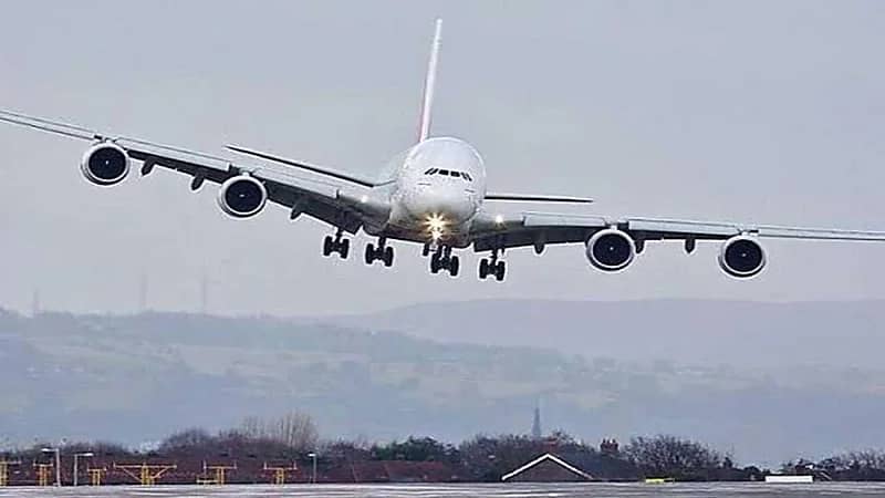 طائرة أمريكية تهبط اضطراريًا بسبب راكب مشاغب