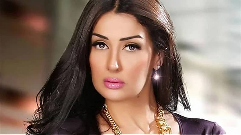 غادة عبدالرازق بين أحضان زوجها في رحلة خاصة (صورة)