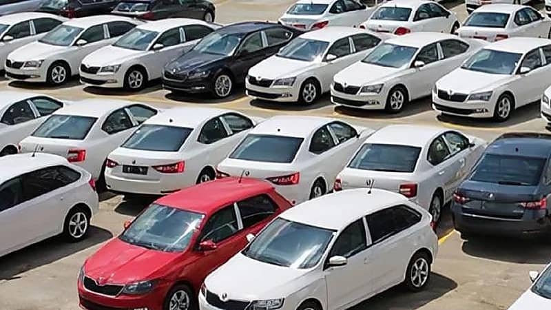 الجمارك تقيم مزاد علني لبيع سيارات