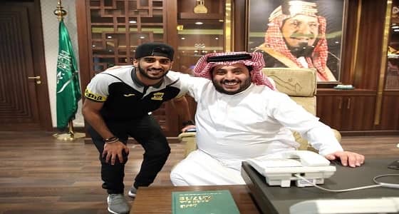 تركي آل الشيخ يرسل لاعب الاتحاد إلى مانشستر يونايتد