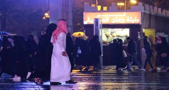 بالصور.. أمطار على القرية التراثية في الجنادرية