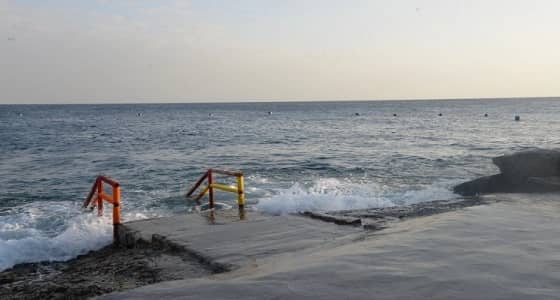 تفاصيل غرق طفل ببحر الشعيبة أثناء عودة أسرته من جدة