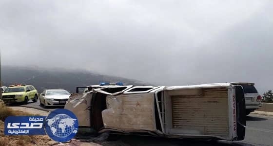بالصور.. مصرع وإصابة 4 أشخاص في حادث إنقلاب مركبة بالباحة