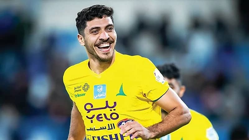 محمد شريف يوقع عقد انتقاله إلى الزمالك المصري