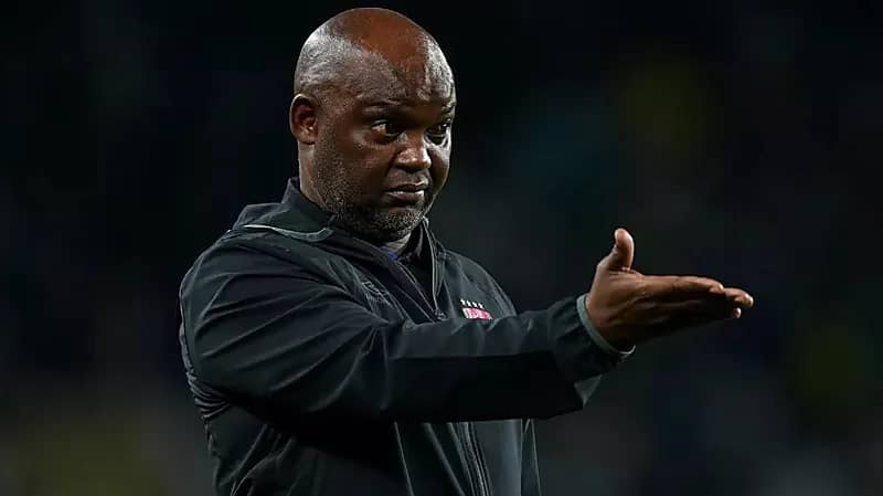 فيفا يغرم الأهلي بسبب مدربه السابق