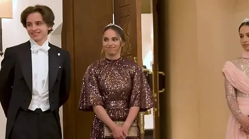 الملكة رانيا تعلق على فيديو لأولادها : اللي فاهم عليهم يحكيلي